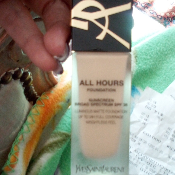Yves Saint Laurent All Hours matte foundation - Picture 4 of 4